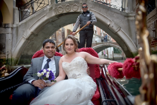 Elopement in gondola per gli sposi a Venezia